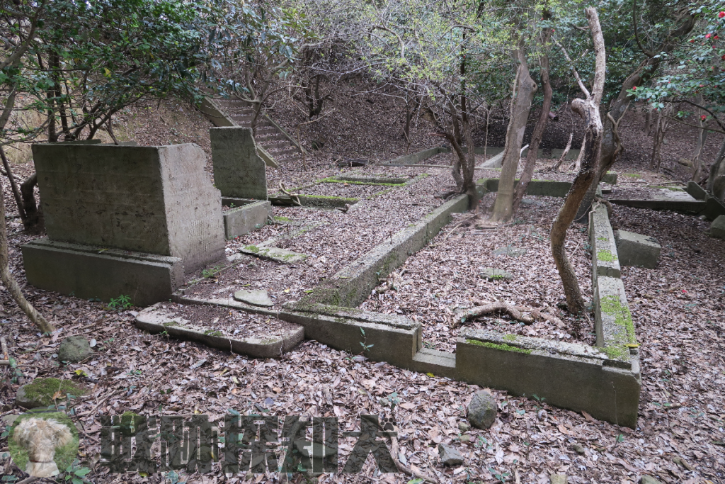 乙衛所を南側から撮影 左の壁面付近が便所