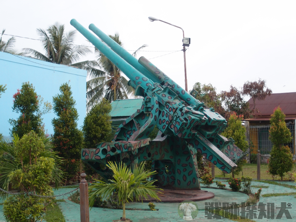 四十口径八九式十二糎七高角砲の斜め後ろからの写真