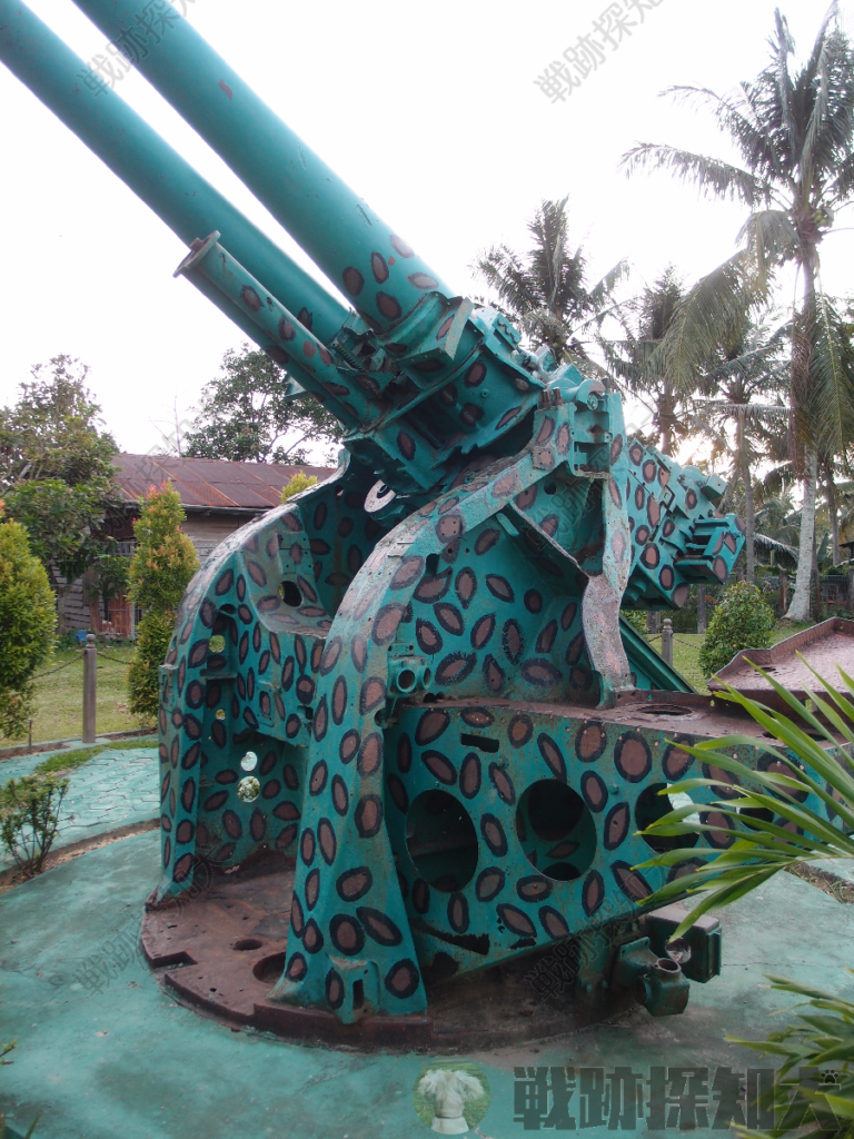 四十口径八九式十二糎七高角砲の斜め前からの写真